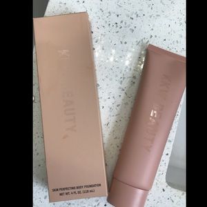 KKW SKIN PERFECTING BODY FOUNDATION LIGHT
